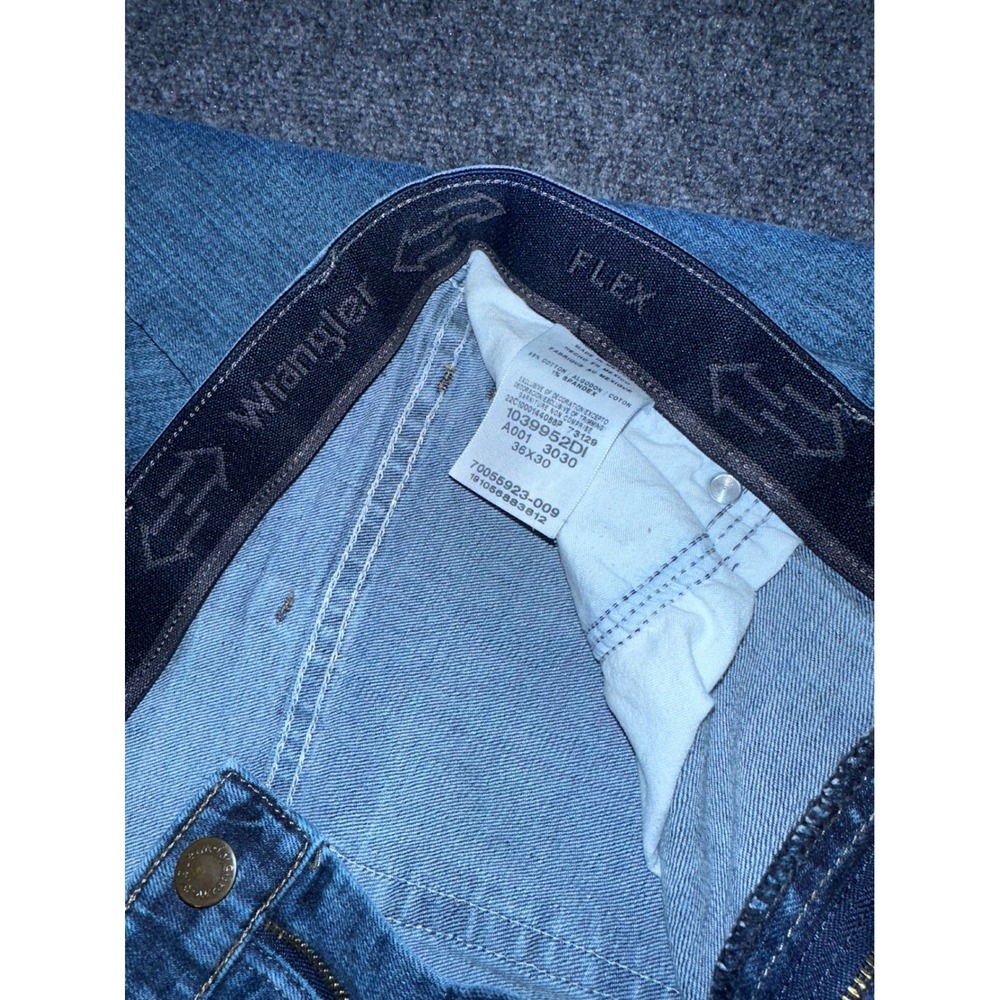 Wrangler Rugged Wear Flex Mens Blue Jeans Straight Leg Medium Wash 36x30 - Picture 3 of 8